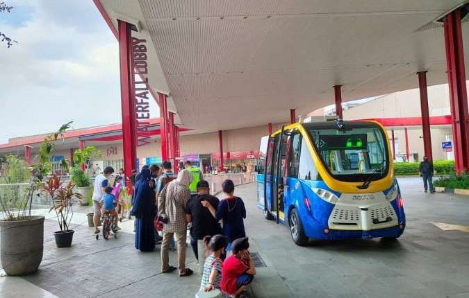 Antusias Masyarakat Coba Kendaraan Tanpa Awak di QBig BSD City