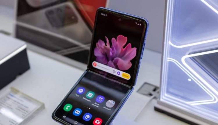 Kuartal I 2022, Penjualan Ponsel Lipat Tumbuh Hingga 571 Persen