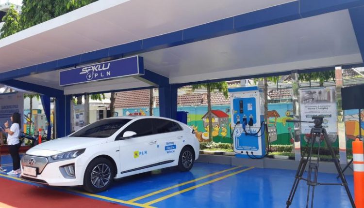 Gandeng PT HVT, PLN DKI Dirikan Lima Stasiun Pengisian Kendaraan Listrik