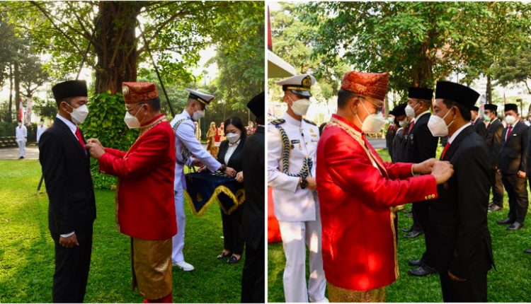 2 Pegawai Bukit Asam Terima Satyalancana Wira Karya