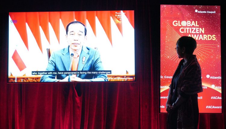 Presiden Jokowi Dianugerahi Global Citizen Award dari Atlantic Council