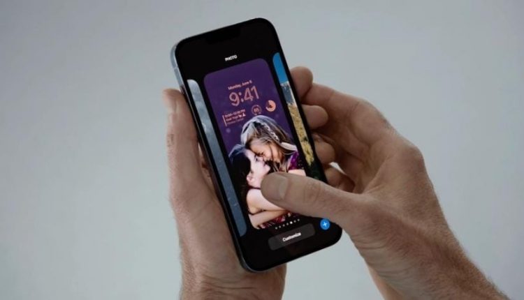 Pengguna iOS 16 Semakin Kreatif dengan Fitur Penghapusan Latar Belakang Baru untuk Foto