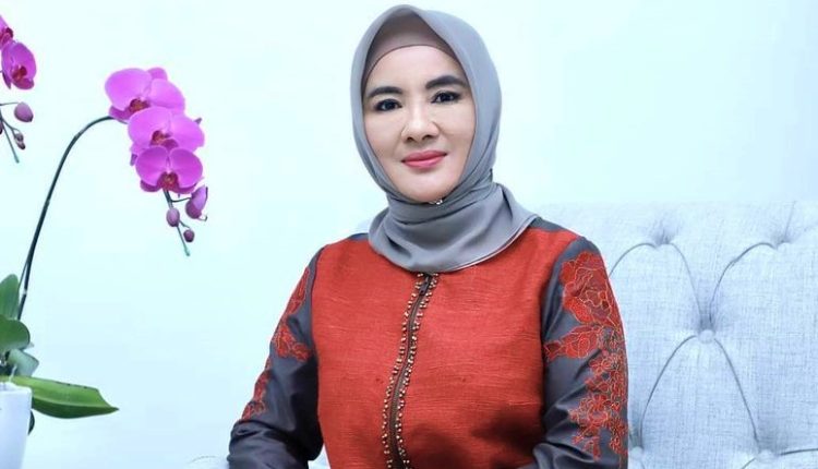 Forbes Kembali Pilih Nicke Widyawati Dalam Daftar 100 Wanita ...