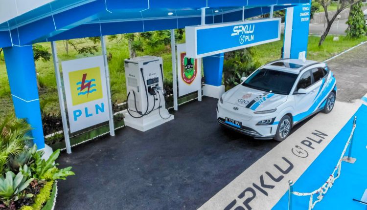 Pertama di Kalimantan, PLN Operasikan SPKLU Fast Charging di Kantor Pemerintahan