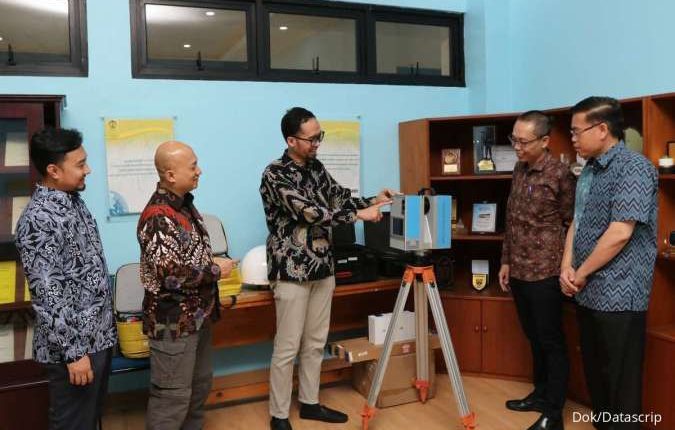Datascrip Hibahkan Perangkat Survei Senilai Rp 2,5 Miliar ke UI