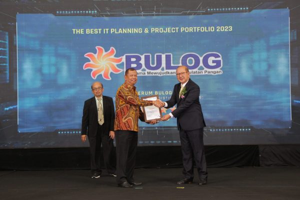 Perum Bulog Sabet Tiga Penghargaan Digitech Award 2023 Siap