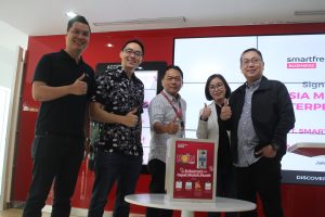 Penandatanganan MoU Smartfren Business dengan KoinWorks