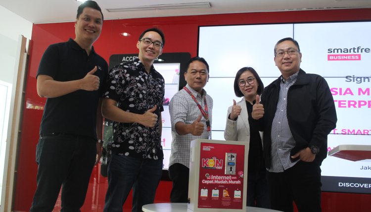 Penandatanganan MoU Smartfren Business dengan KoinWorks