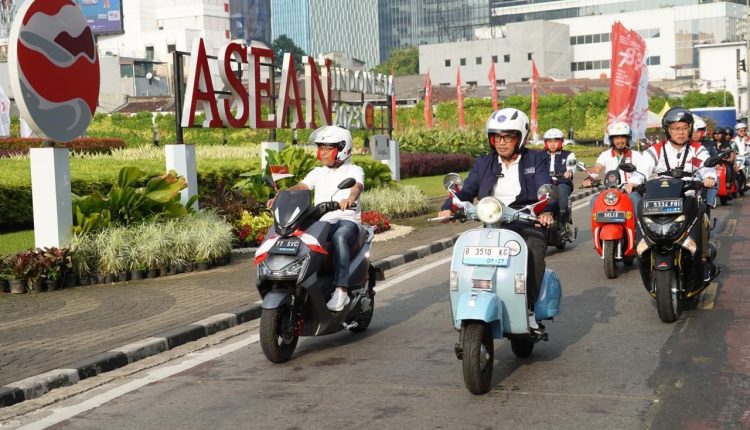 PLN dan Aismoli Gelar Konvoi 200 Motor Listrik