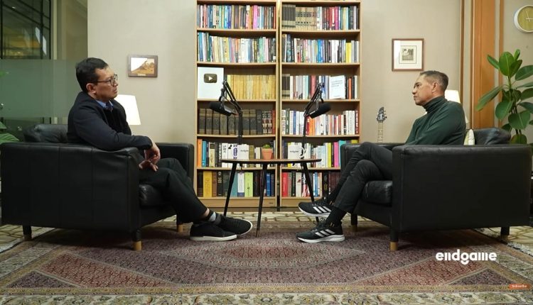 Direktur Utama Lintasarta, Bayu Hanantasena (kiri) bersama Gita Wirjawan di YouTube Endgame.