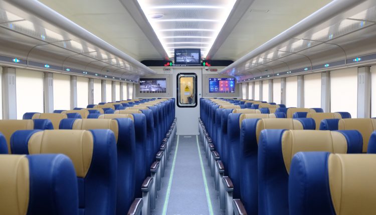 Kereta Kelas Ekonomi New Generation Produksi INKA Resmi Dioperasikan