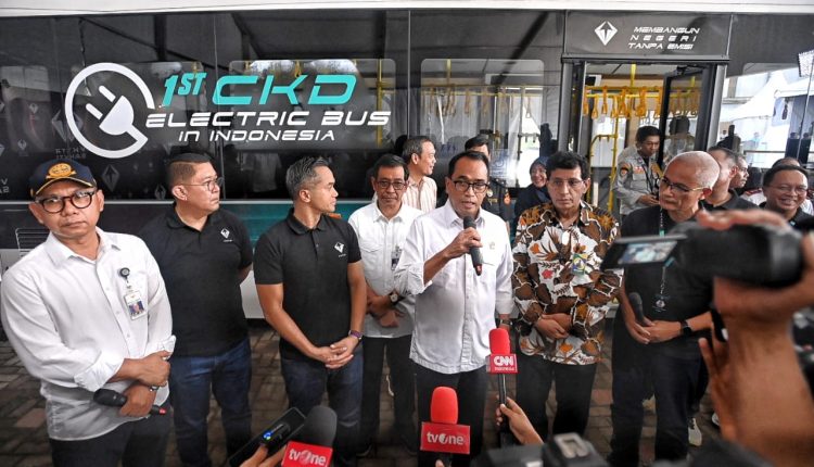Menhub Dukung Swasta Bangun Fasilitas Kendaraan Listrik Komersial